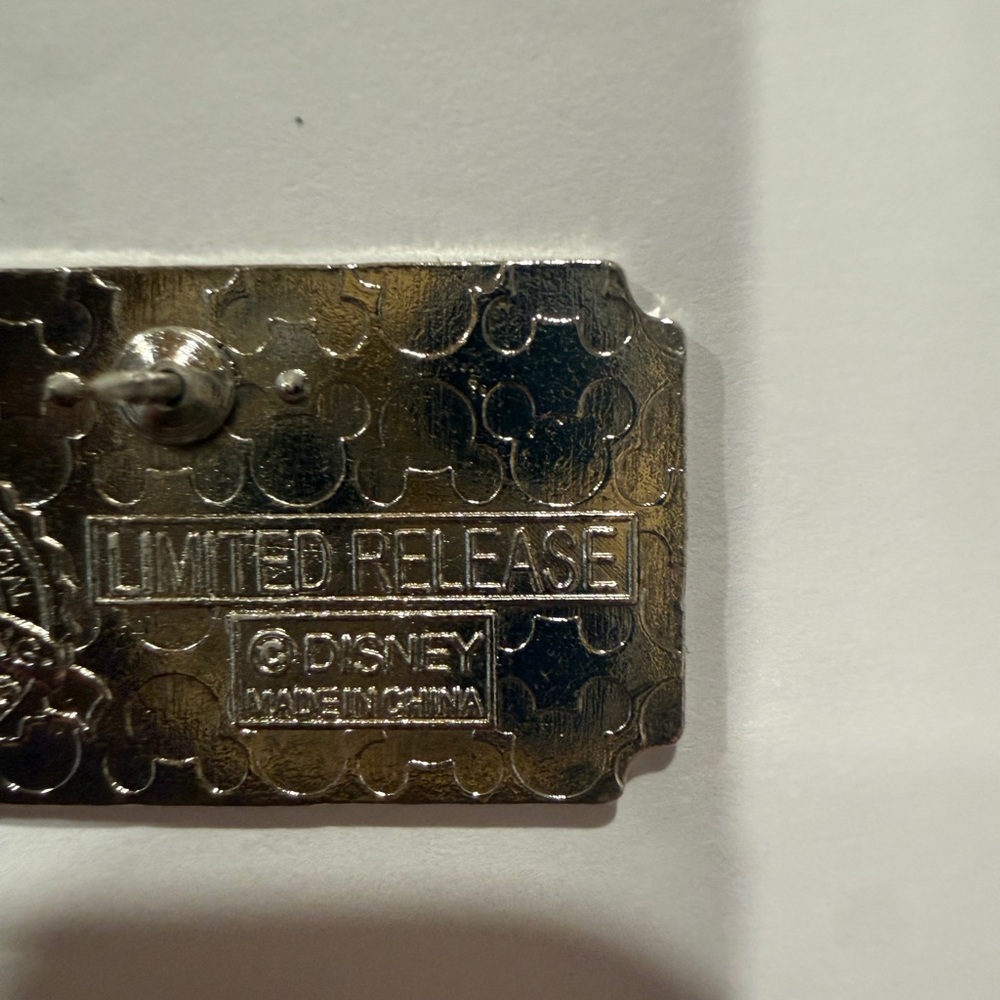 Disney Admit One Ticket Pin Set- Park Trading added to a Trading Card- Limited - Picture 4 of 7